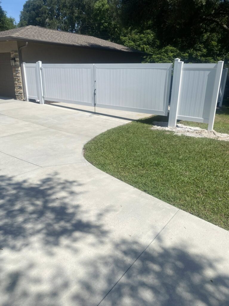 Long run vinyl fence panels supplied for residential project in Florida